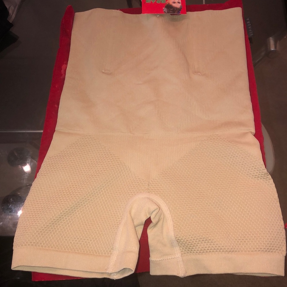 Body shaper 1X nude with shoulder straps